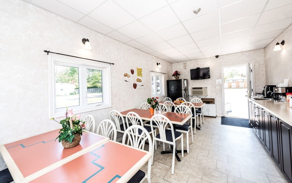 Niagara Parkway Court Motel