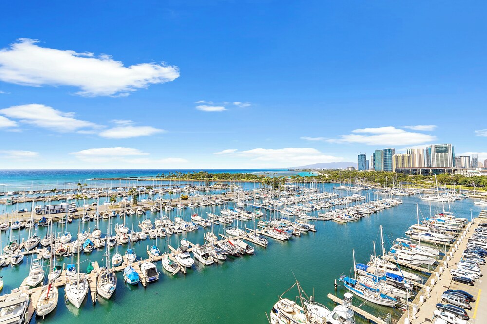 Ocean View 1BR at Ilikai Marina