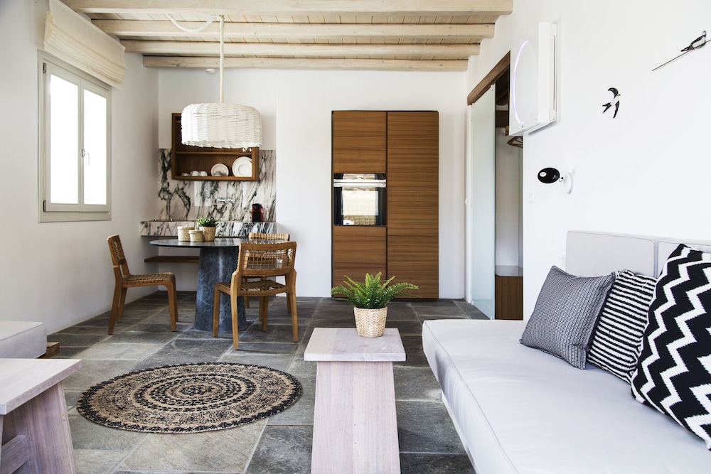 Hide out Suites