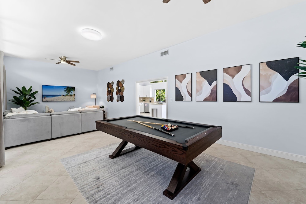 4BR Intracoastal Retreat With Pool, Games & More!