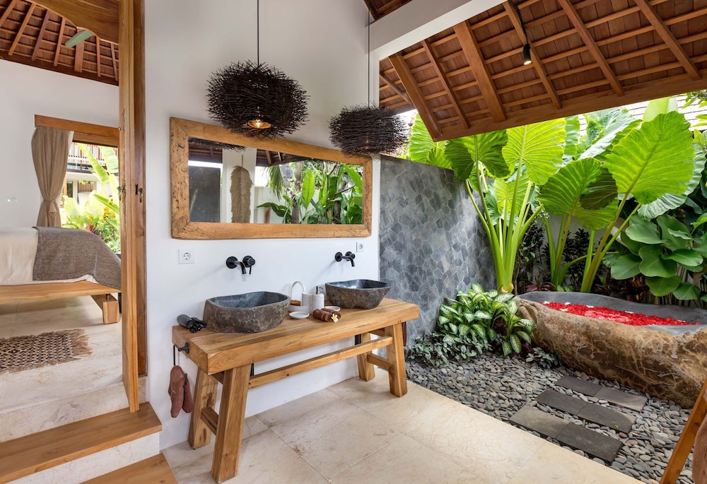 Villa Chempaka by Alfred in Bali - New Luxe Tropical 4BR Dream Villa in Canggu