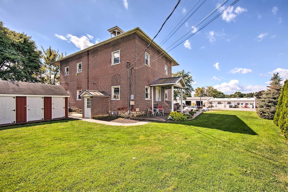 'schoolhouse Haven' in Gap: Communal Grill & Patio