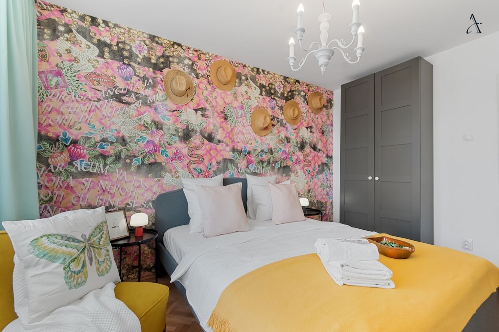 1BDR Apartment Perla Sky view 2