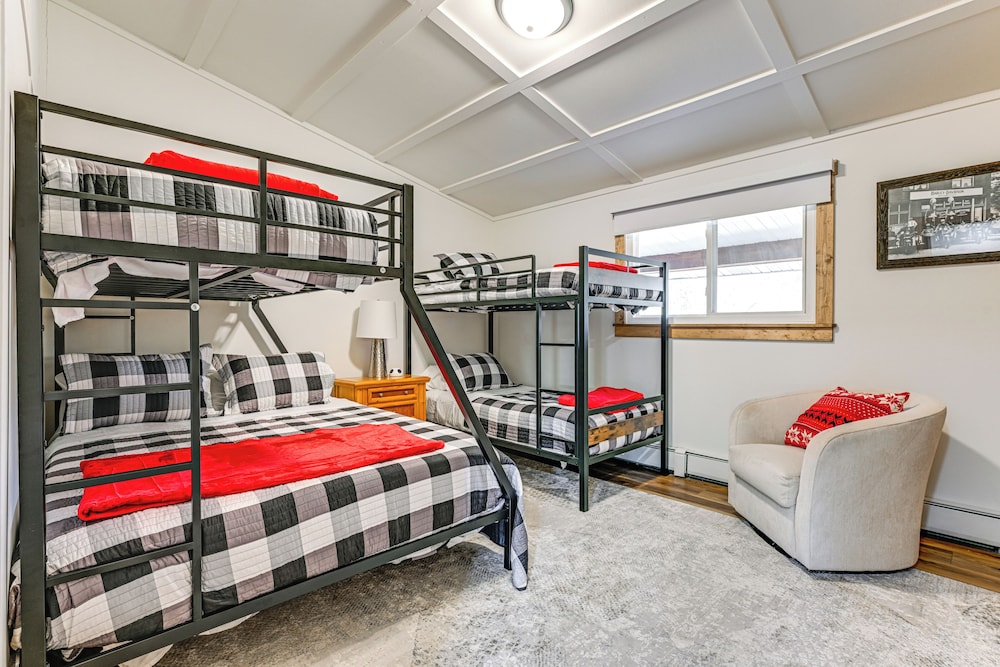 Family-friendly Lakefront Retreat in Tomahawk!