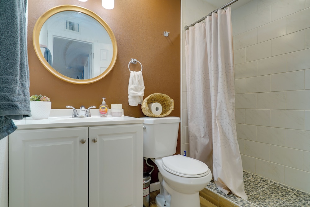 4 Mi to Dtwn El Paso: Pet-friendly Apartment!
