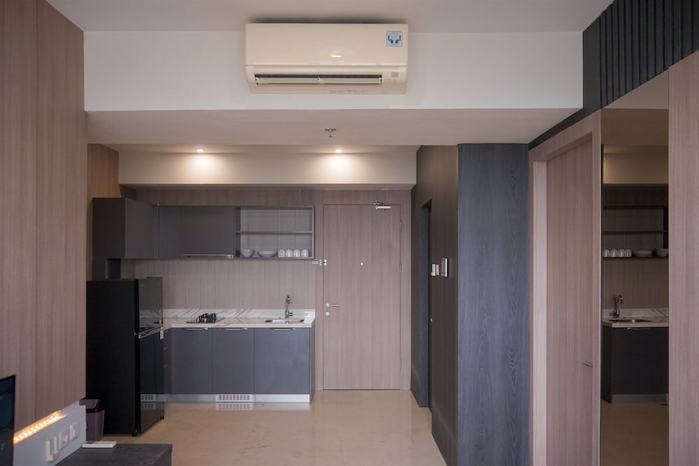 Comfy And Modern Look 2Br At Yukata Suites Apartment