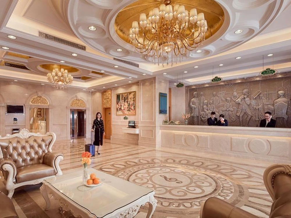 Vienna Hotel Fuyong Exhibition Center