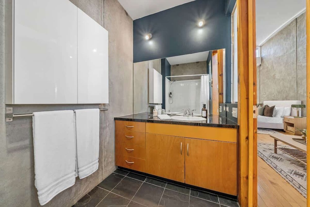 Gaslamp Row House - Sleeps 8 Private Garage AC