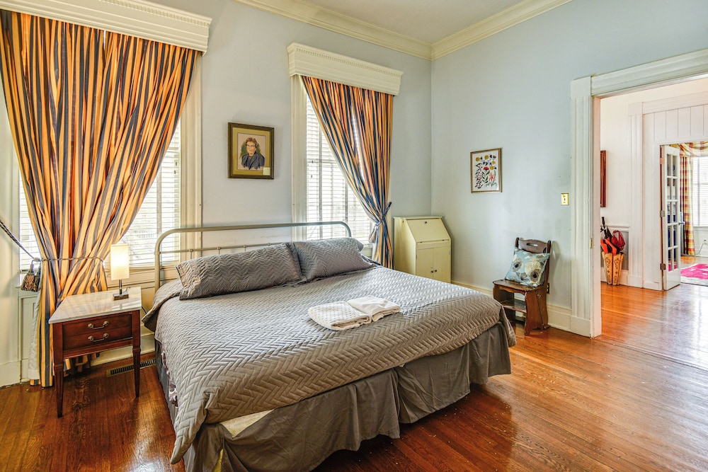 Historic Manor w/ Screened Porch in Elizabeth City