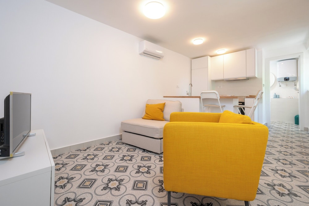Beachfront apartments Nincevic