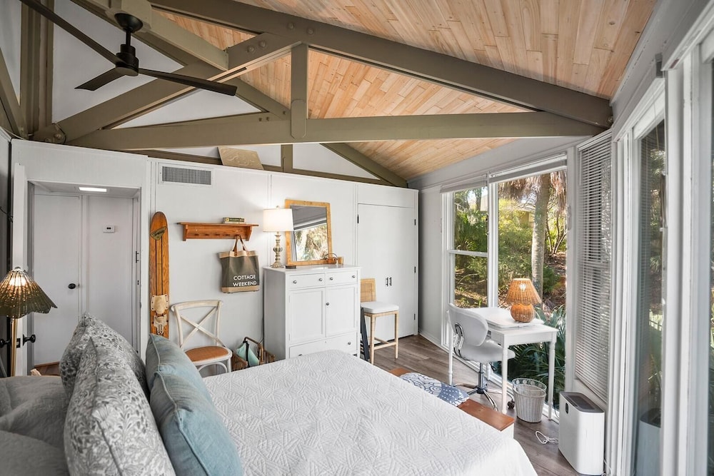 Charming 2-bed, 2-bath Home, Resort Access and Golf Cart Included!