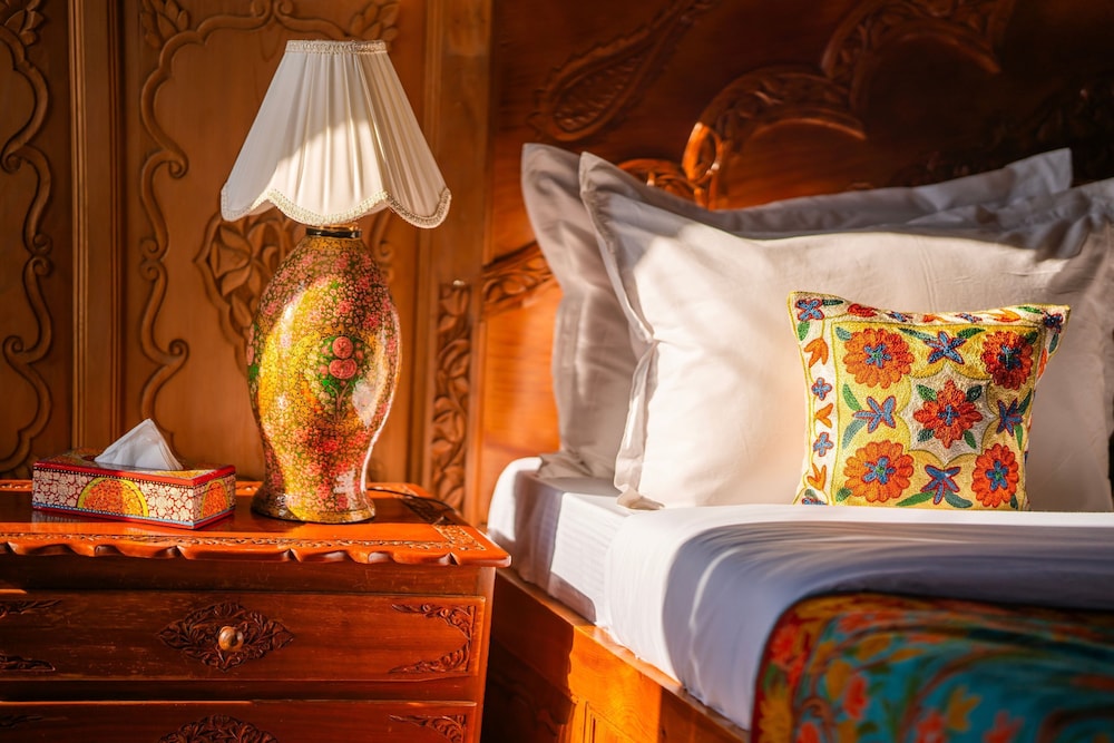 Moustache Houseboat Srinagar