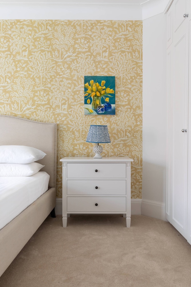 Sloane Avenue IV by Onefinestay