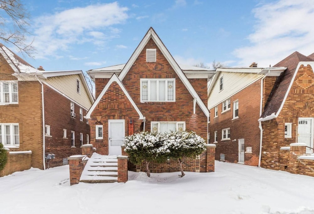 Great 6 Bedroom Peaceful Family Retreat