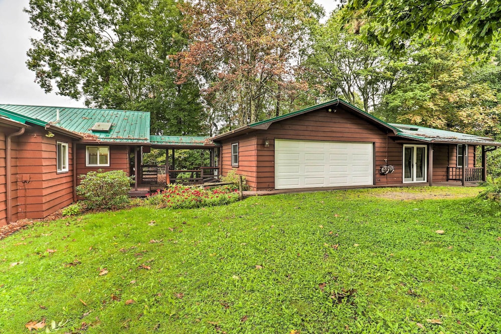Breathtaking Mountain Views: Cullowhee Cabin! view 3