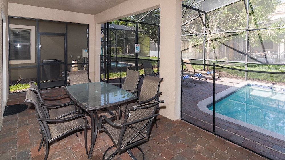 Mansion on Mrytlewood - Image 1