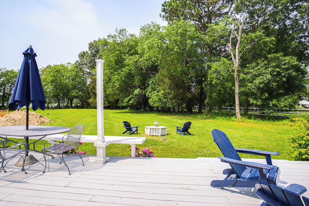 Waterfront Home w/ Hot Tub in Bozman Village!