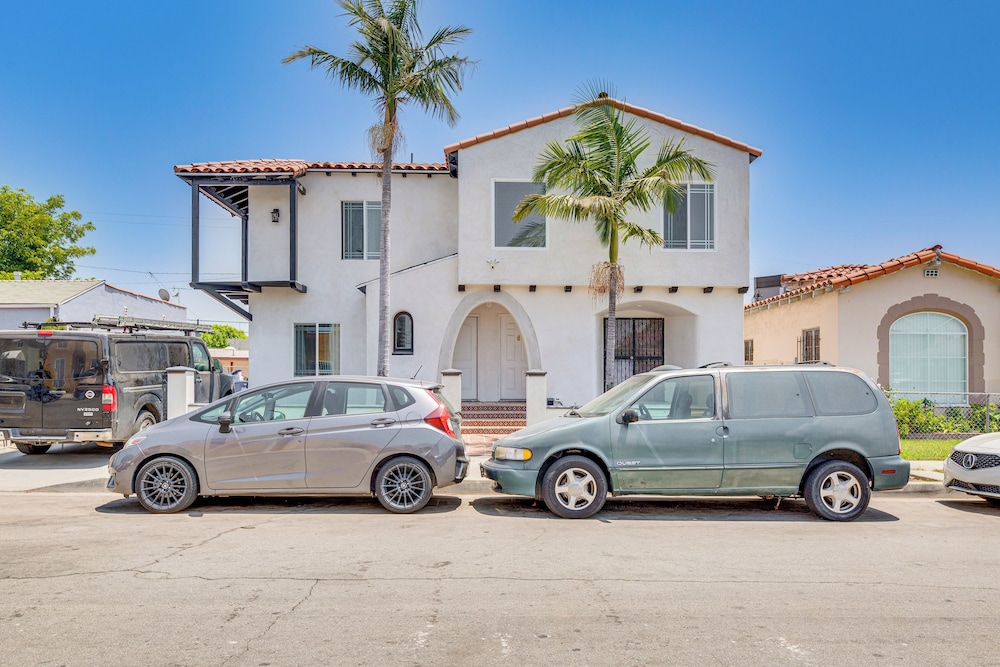 2 Mi to Citadel Outlets! East LA Retreat Near I-5