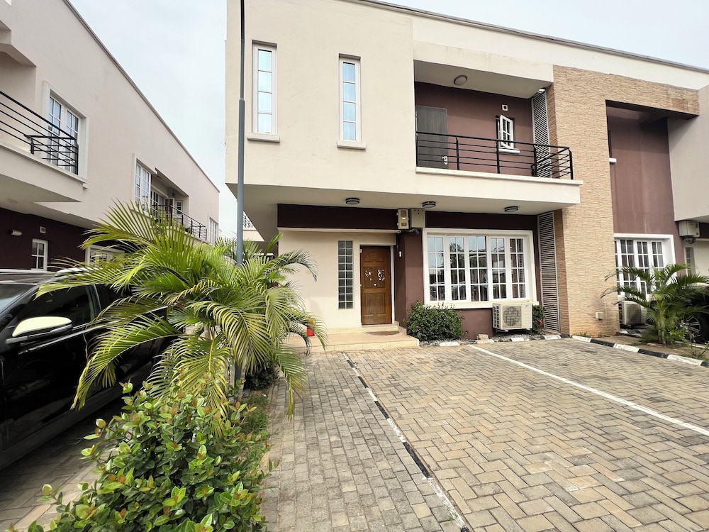 FURNISHED APARTMENTS Duplex