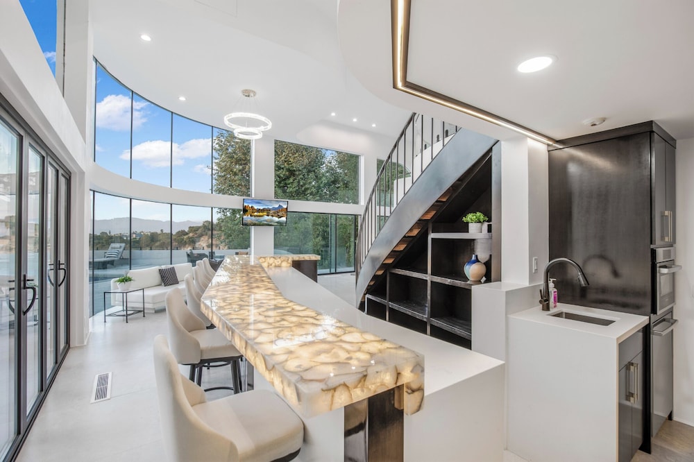 Los Angeles Vacations - Bel Air Yacht Mansion - Property Image 27