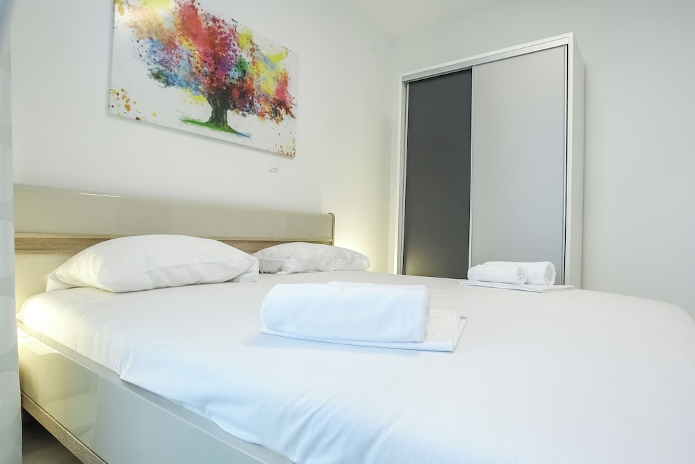 Tomana B Apartments