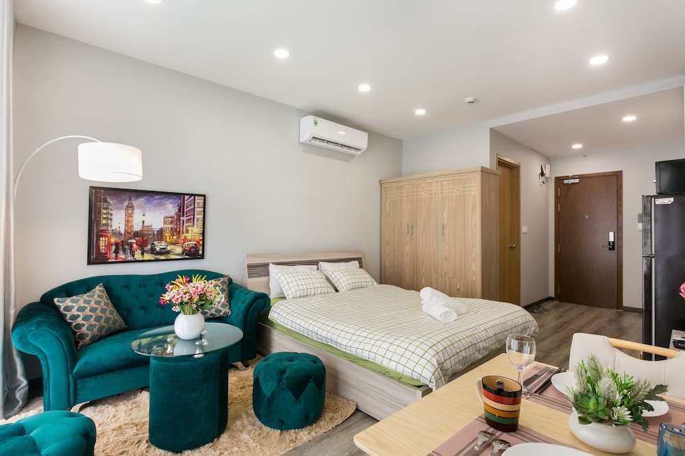 Jennifer House - Millenium Apartment