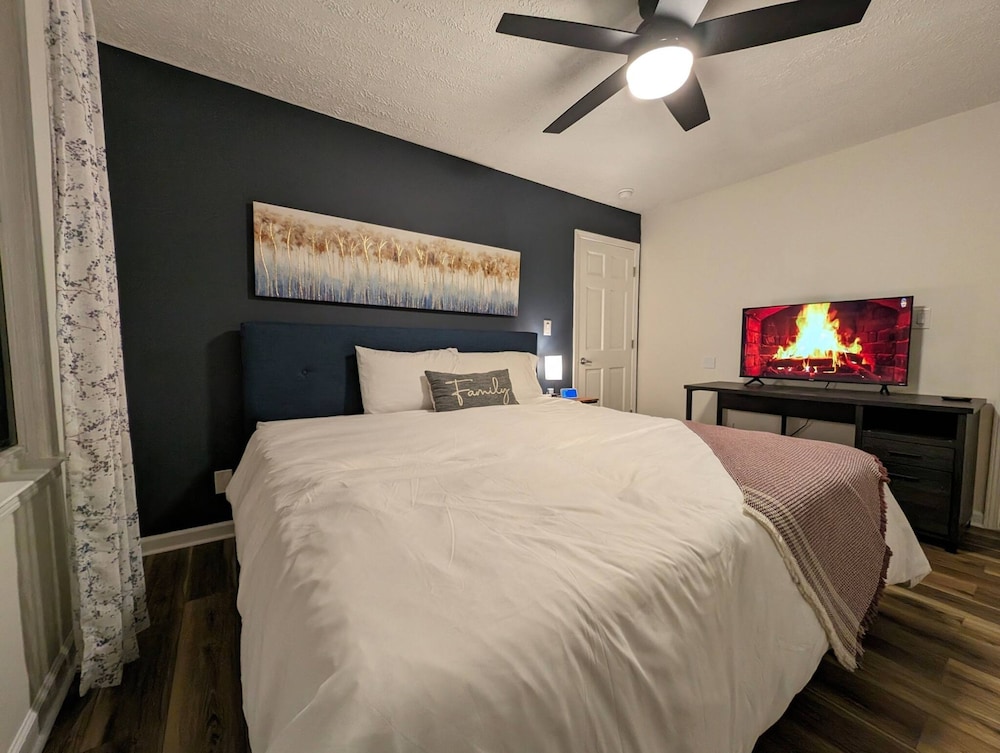 1303 Colony Dr Marietta - Full Home