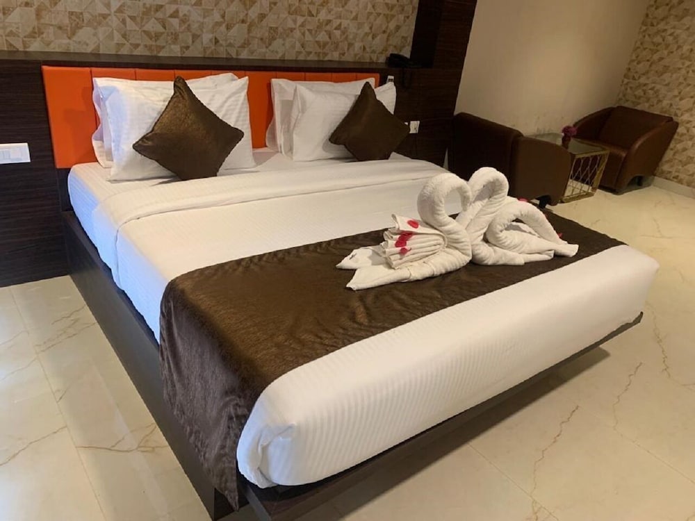 PURPLE  HOTELS & RESORTS view 3