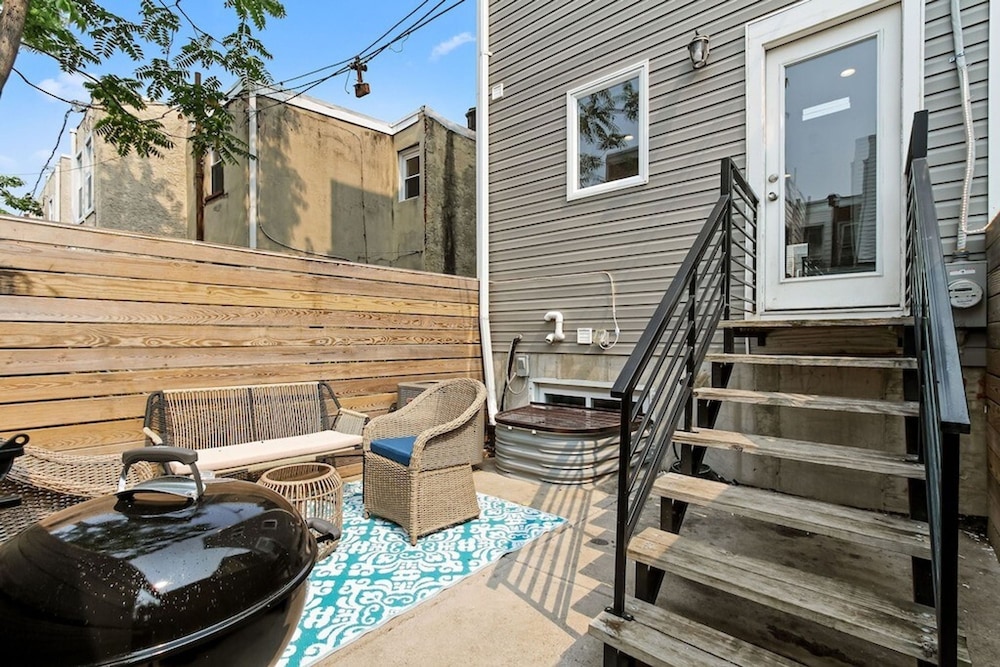 Luxury Roofdeck Retreat 4-bdrm Near Penn Chop