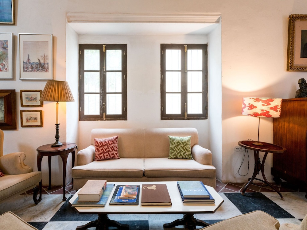 Charming Holiday Home in Fuentes de Andalucía With Pool