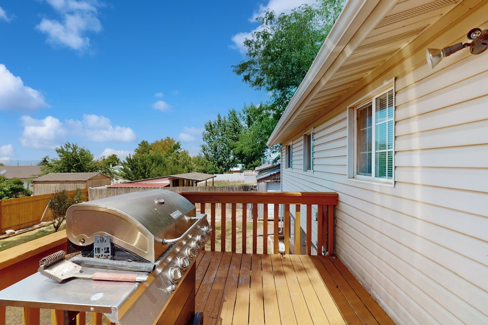 4BR Home w/ W & D, Private Backyard