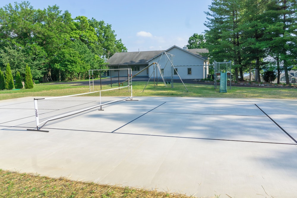 Lake Mary View: Pickleball Paradise Penthouse Unit