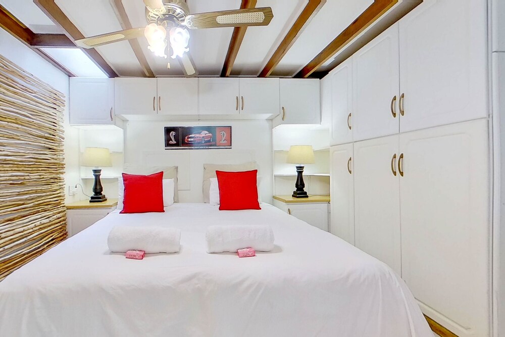 Executive Couples Suite Strand view 4