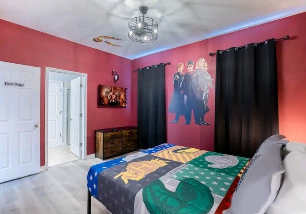 Gated Community, Amazing 4/3 Vacation Home With Private Pool Near Disney!!!