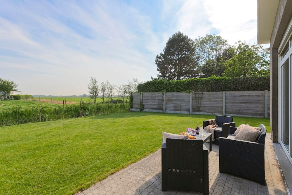 Bungalow With Garden at 5 Minutes From the Beach
