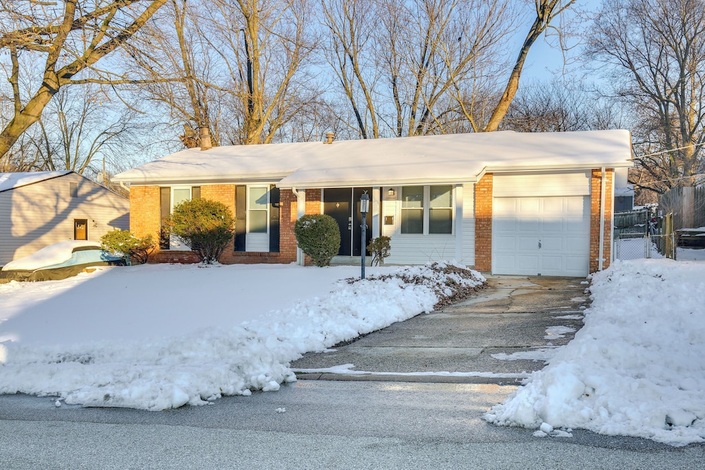 9 Mi to Forest Park: Pet-friendly Home in St Louis