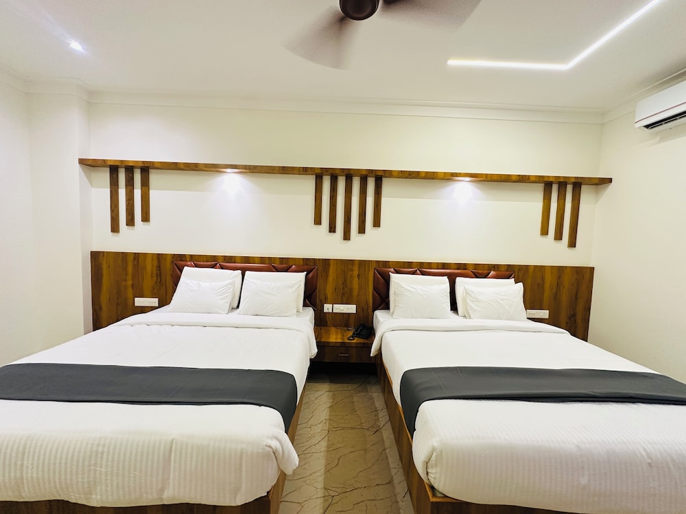 Shambhavi Hotel & Convention Centre