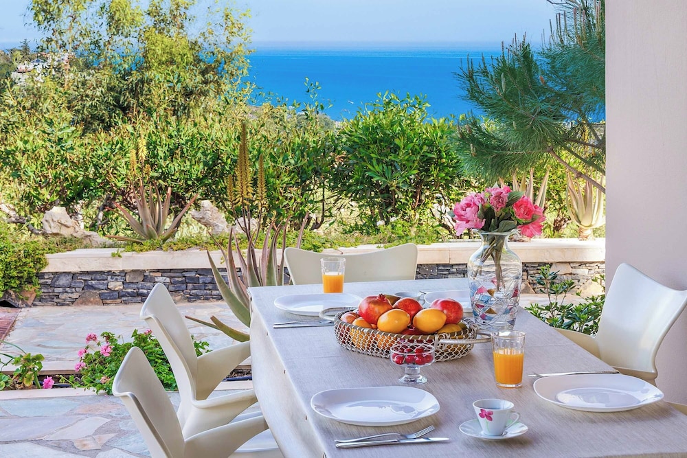 Villa Apollo Pelagia