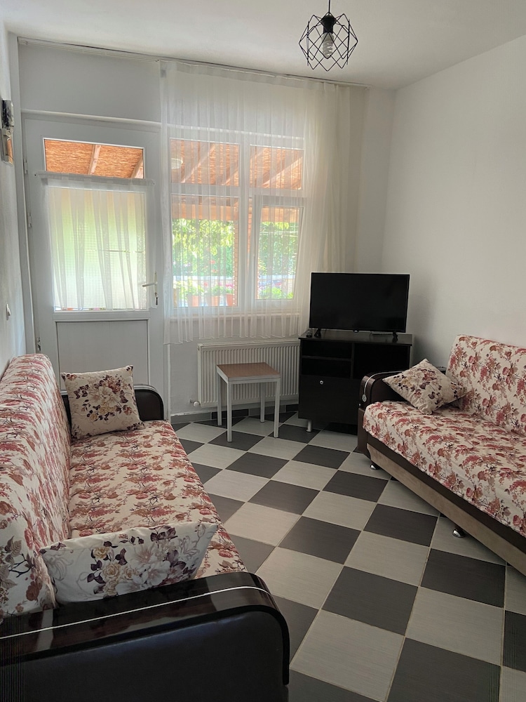 AĞA KONUK EVİ