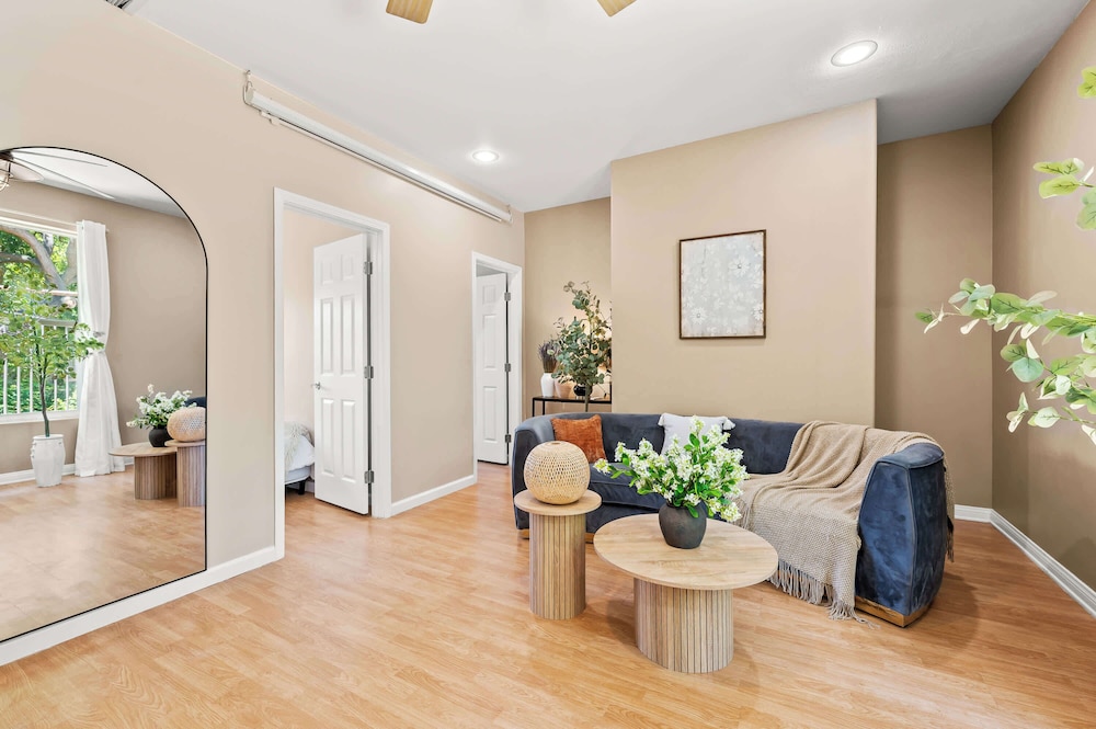 Tranquil Nature Retreat Private Patio & Cozy Charm