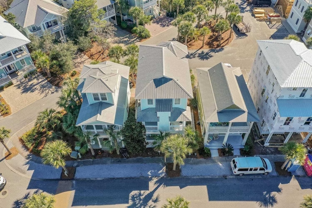 30A Emerald Waters by Avantstay Pool + Bikes + Bonfires