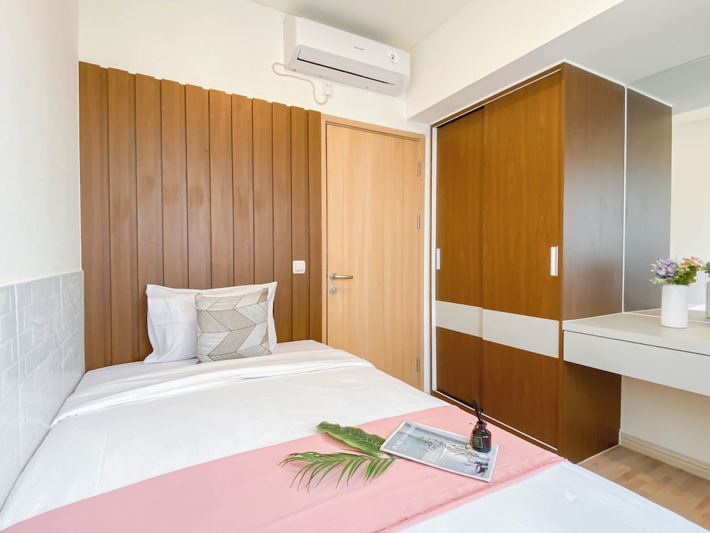 Modern Look And Restful 3Br At Meikarta Apartment