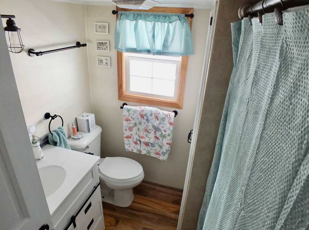 Charming 1BR Getaway in Long Island Village Resort