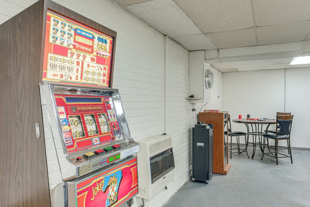 1 Mi to Geneva SP: Family Home w/ Game Room & Yard