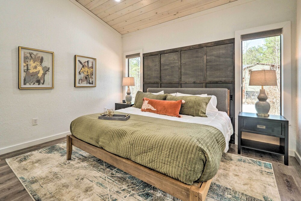Broken Bow Cabin: Luxe Outdoor Area & Hot Tub view 3