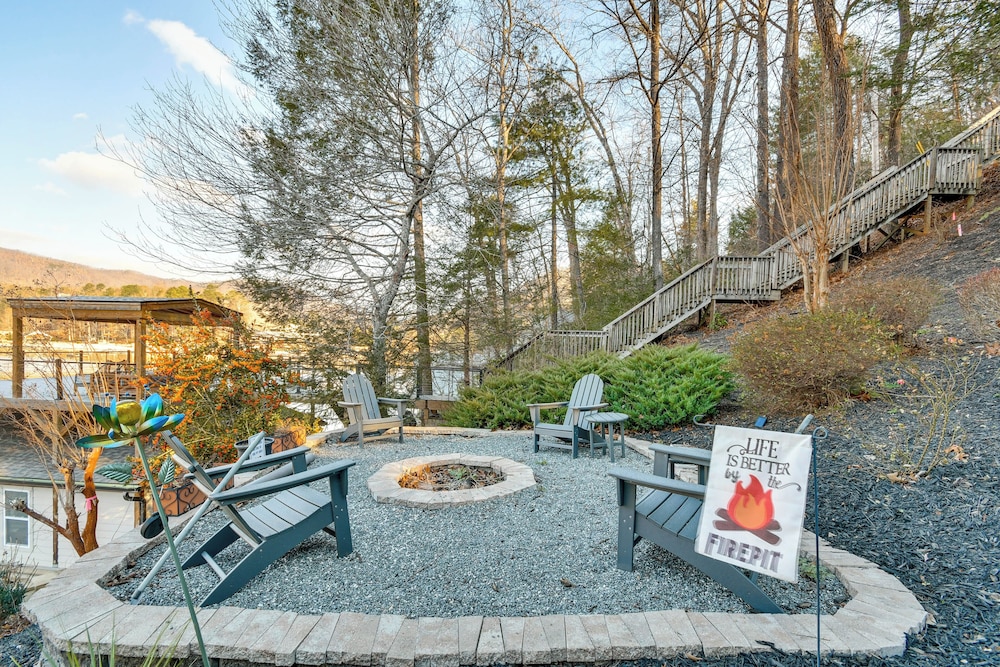 Hot Tub & Lakefront Deck: Cabin in Blue Ridge Mtns