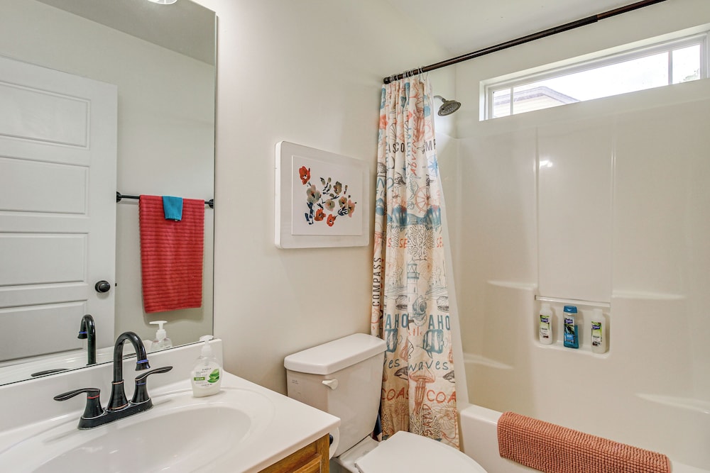 13 Mi to Chattanooga: Family Home w/ Backyard!