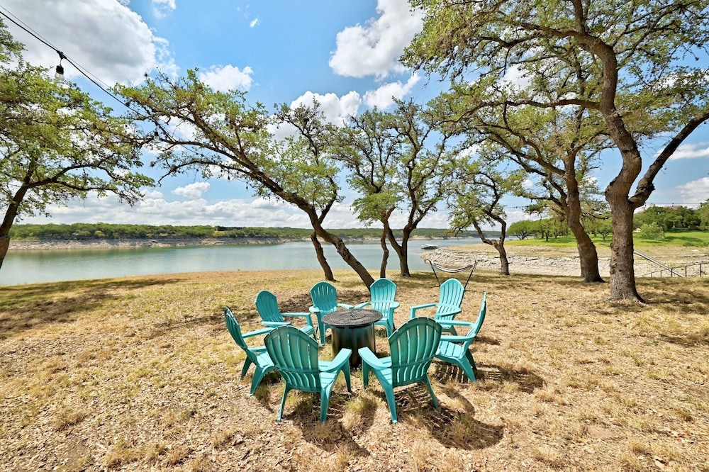 Luxury Lakefront Escape on Lake Travis