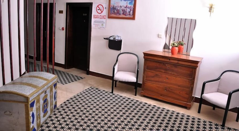 Adapalas Hotel