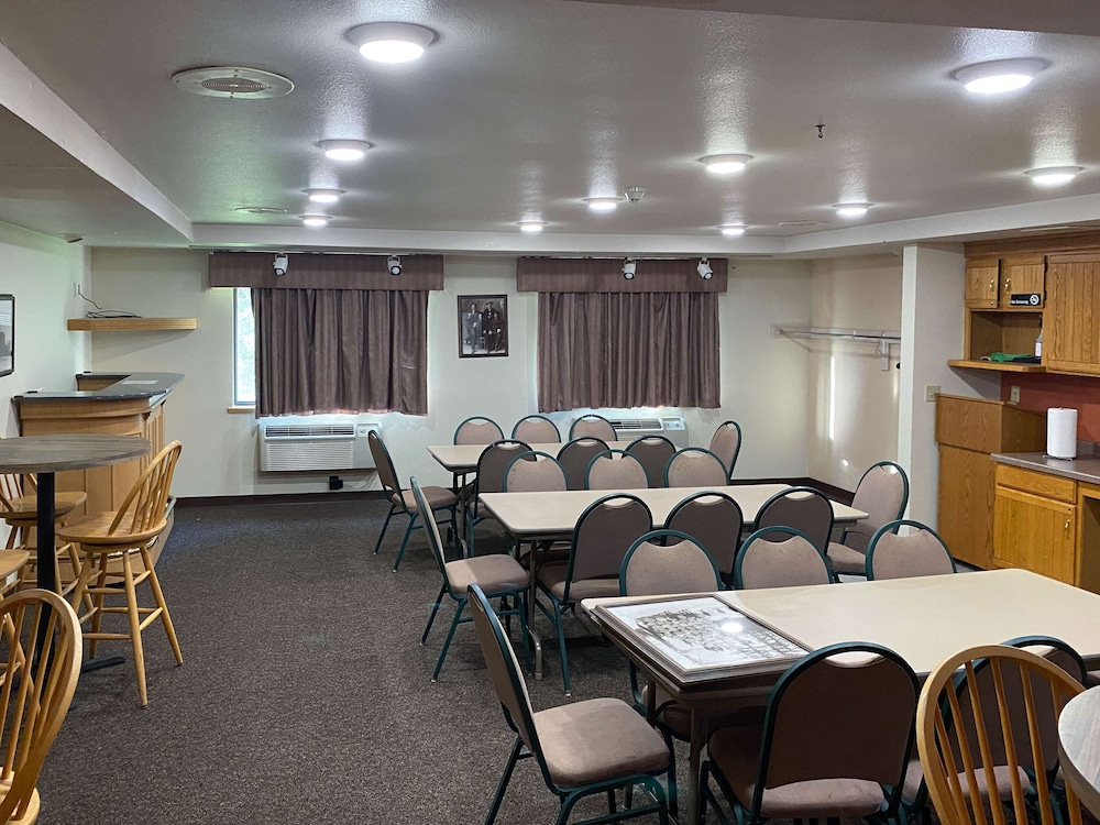 Motel 6 Norway, MI